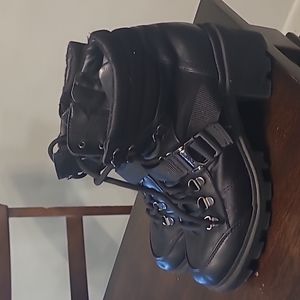 Used Guess combat boots